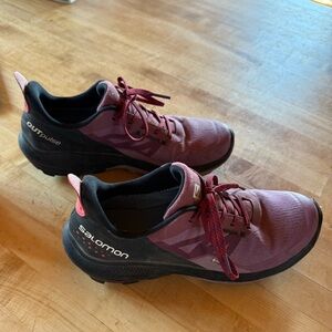 Salomon Womens 9.5 Outpulse Gore-Tex Hiking Shoes Tulipwood/Black/Poppy Red